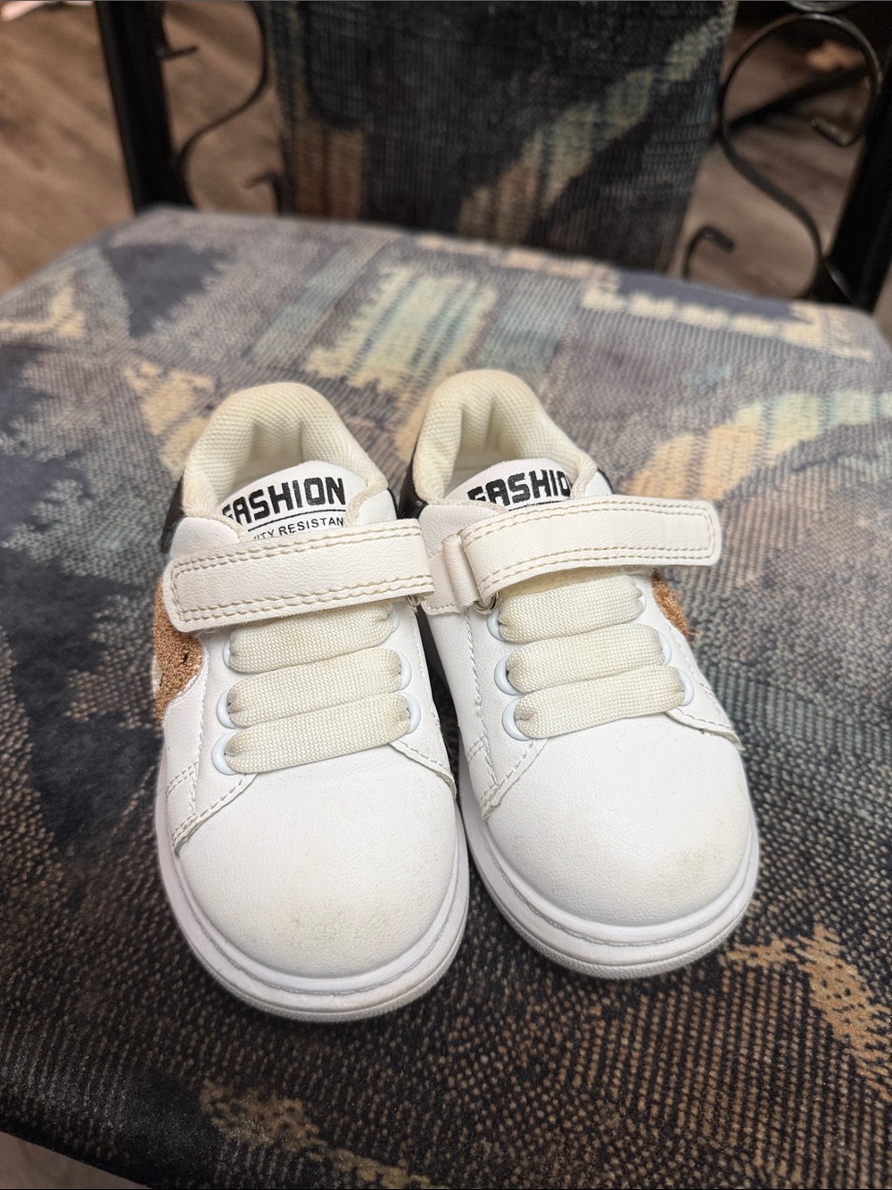 Fashion Kids White Sneakers with Gold Glitter Accent